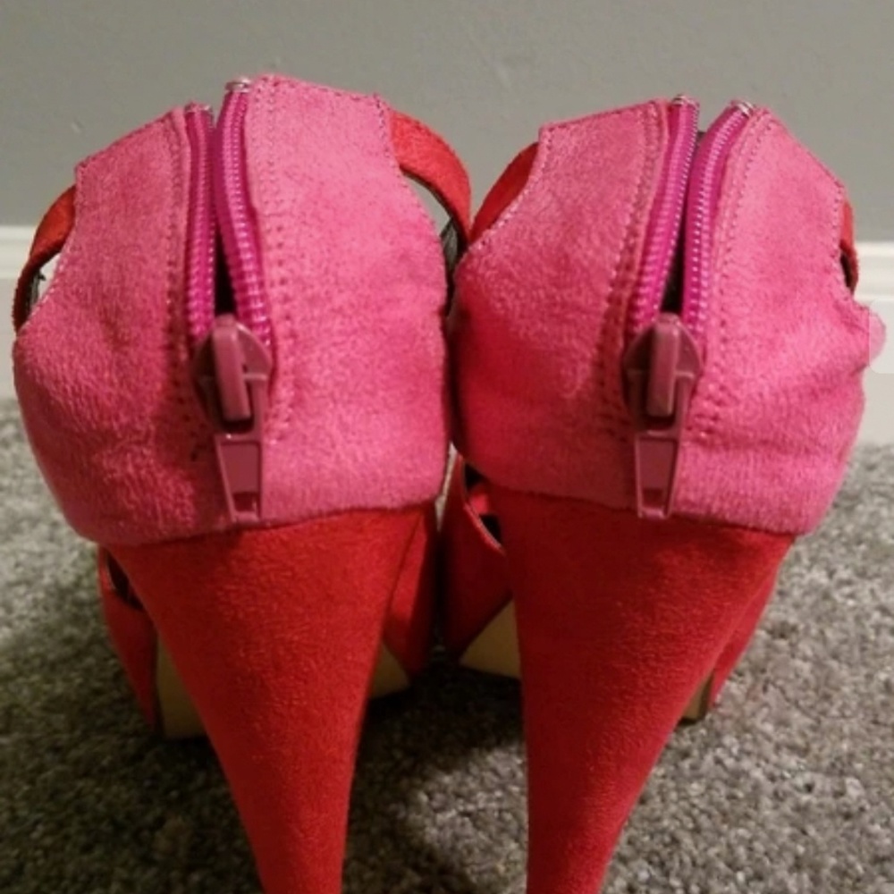 Sandals - Picture 2 of 4